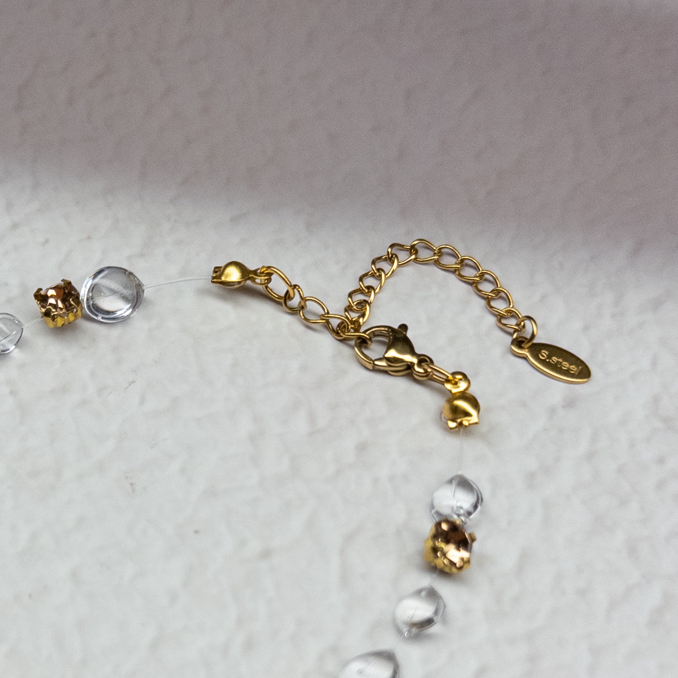 Brățară Gemastone galbenă handmade din rășină, cu pietre decorative tip diamant, fără pietre prețioase, colecția Gemastone