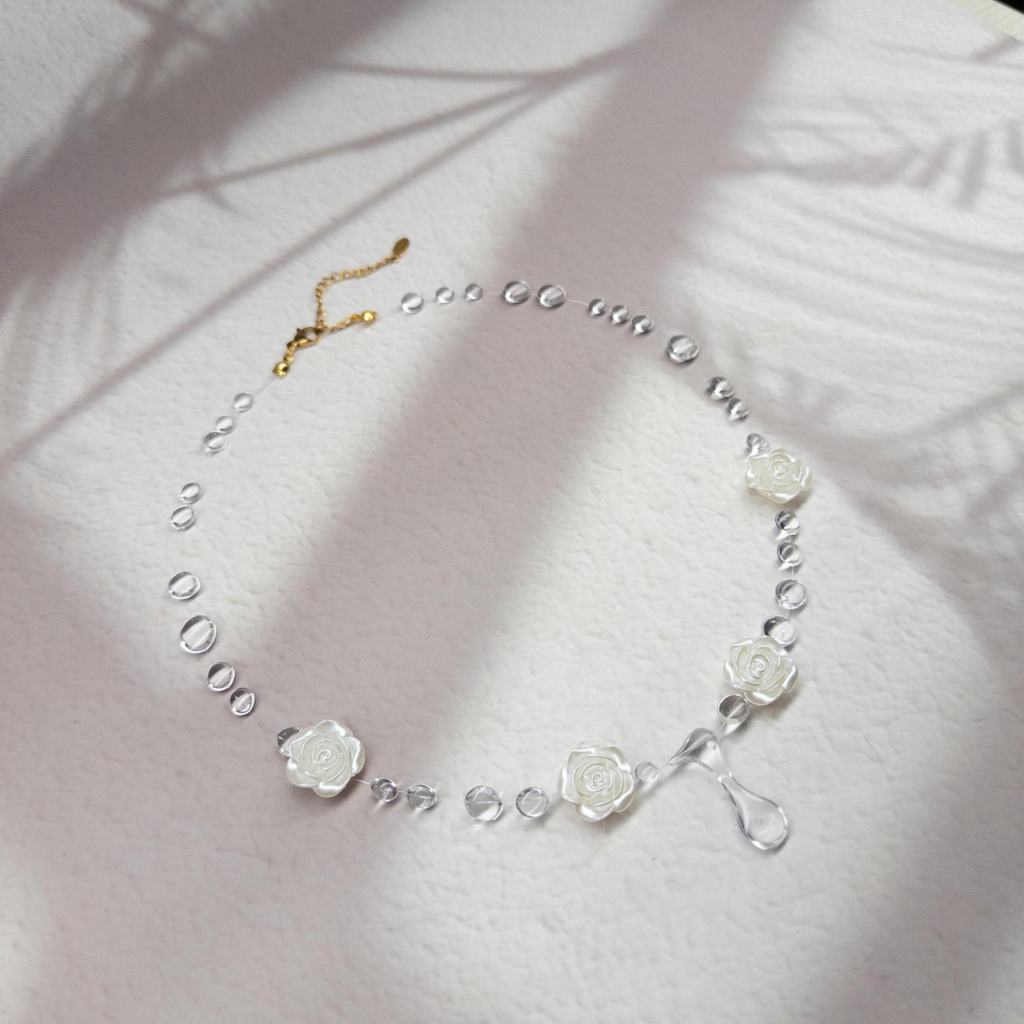 Colier White Roses 4- Drop