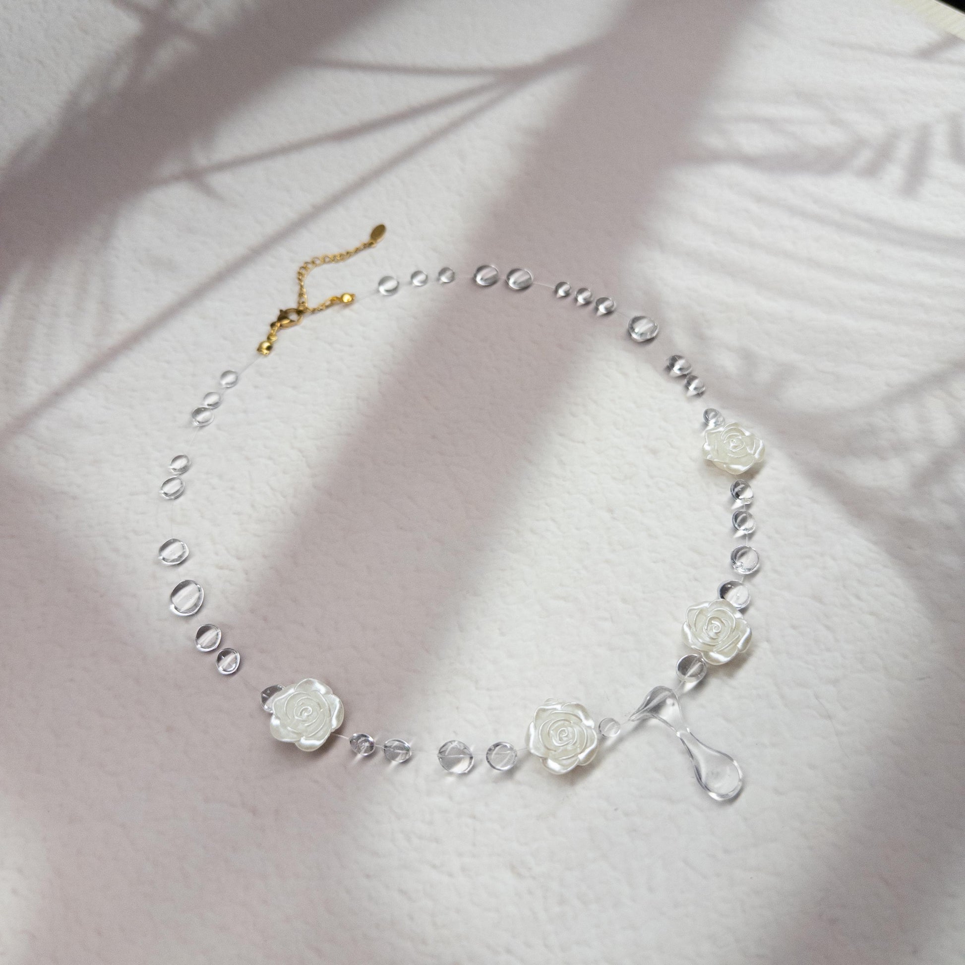 Colier White Roses 4- Drop