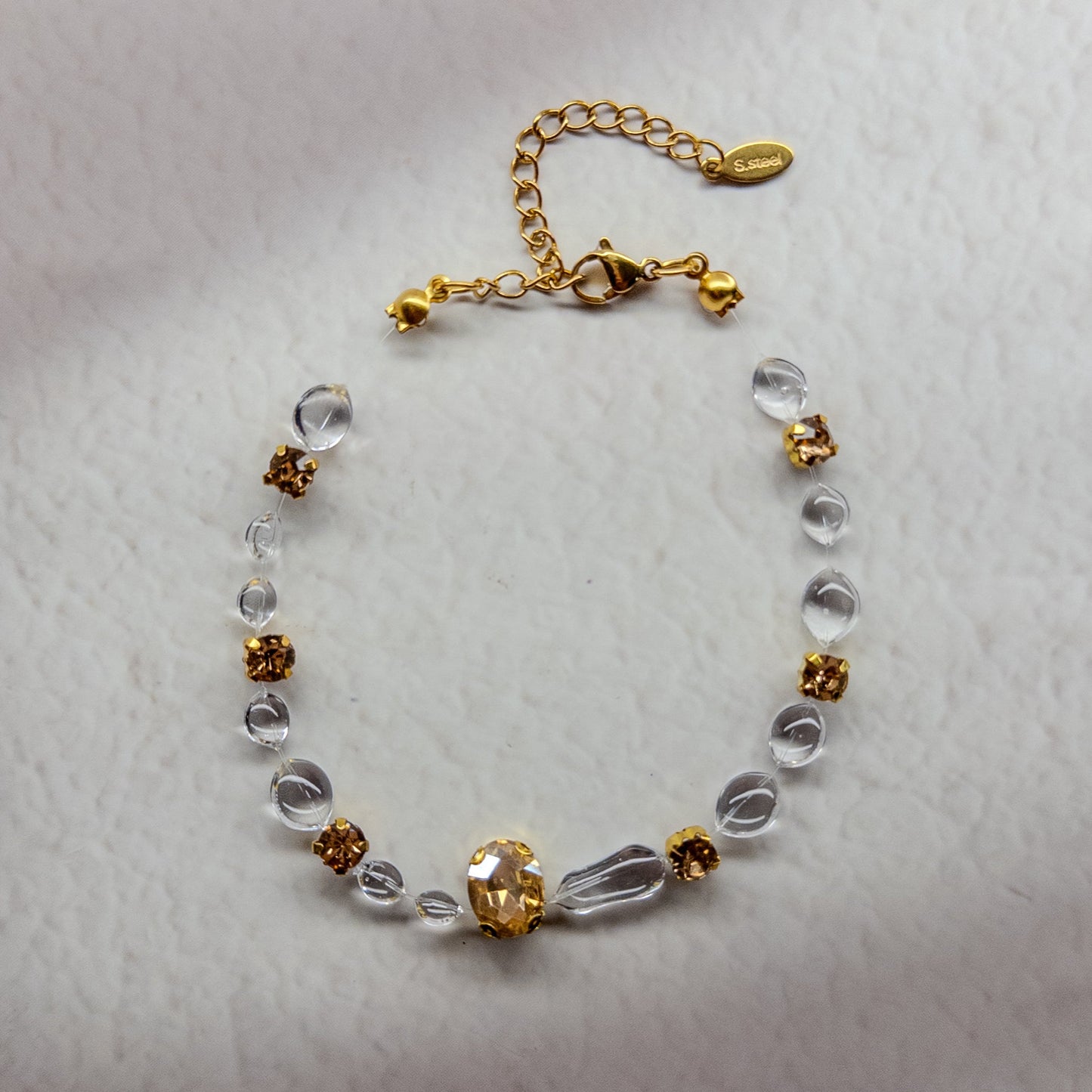 Brățară Gemastone galbenă handmade din rășină, cu pietre decorative tip diamant, fără pietre prețioase, colecția Gemastone- Drop