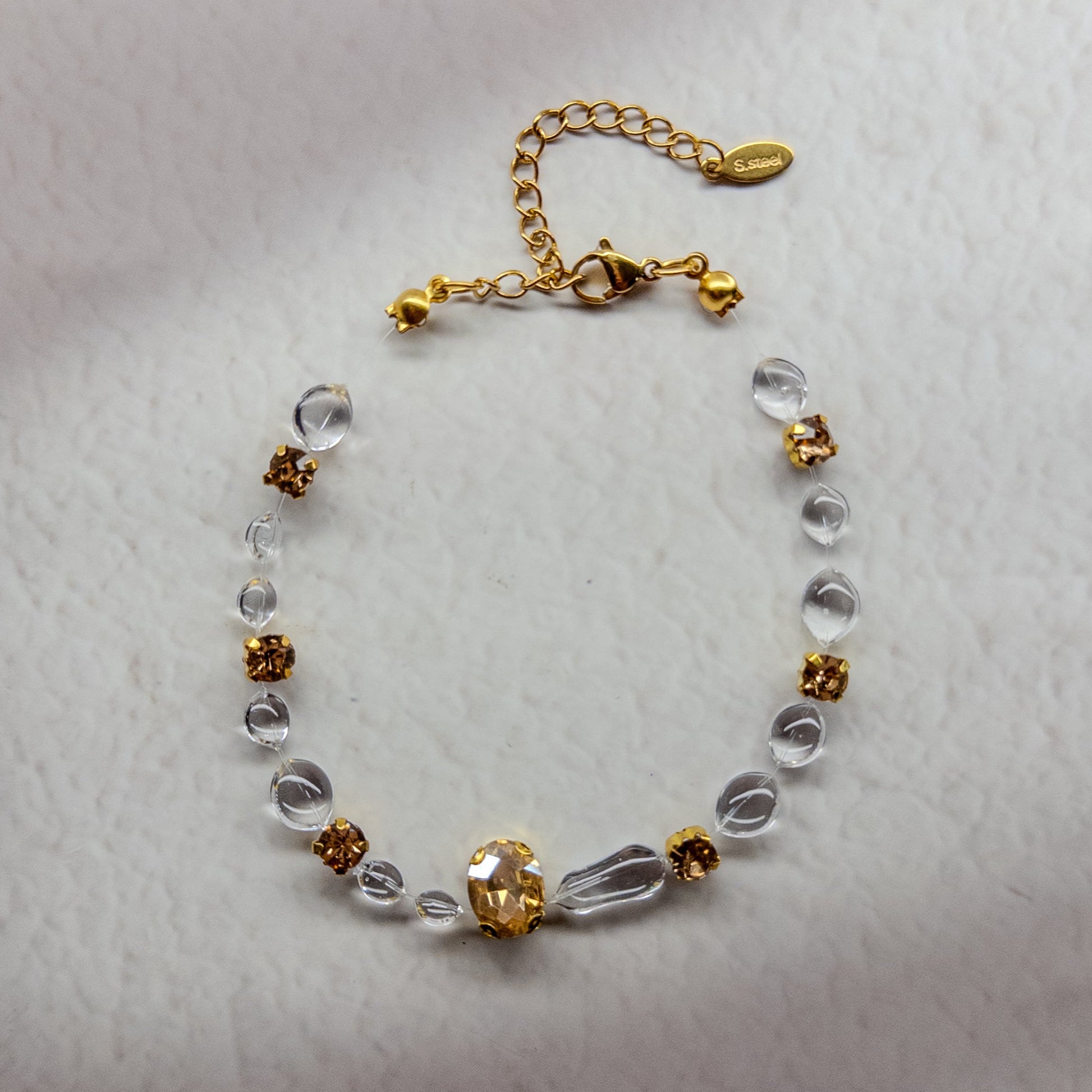 Brățară Gemastone galbenă handmade din rășină, cu pietre decorative tip diamant, fără pietre prețioase, colecția Gemastone- Drop