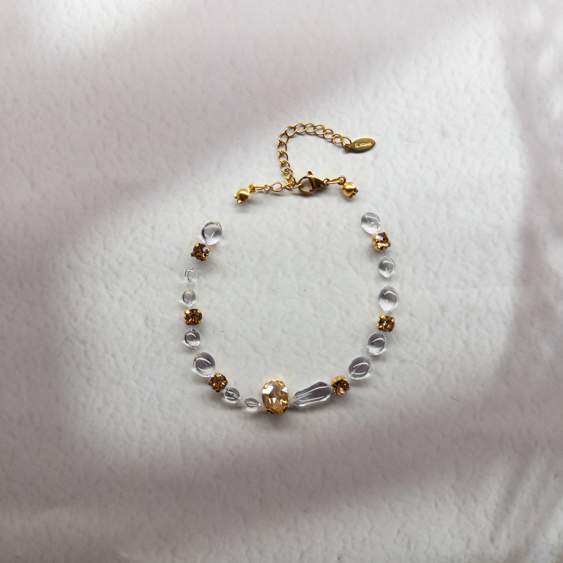 Brățară Gemastone galbenă handmade din rășină, cu pietre decorative tip diamant, fără pietre prețioase, colecția Gemastone