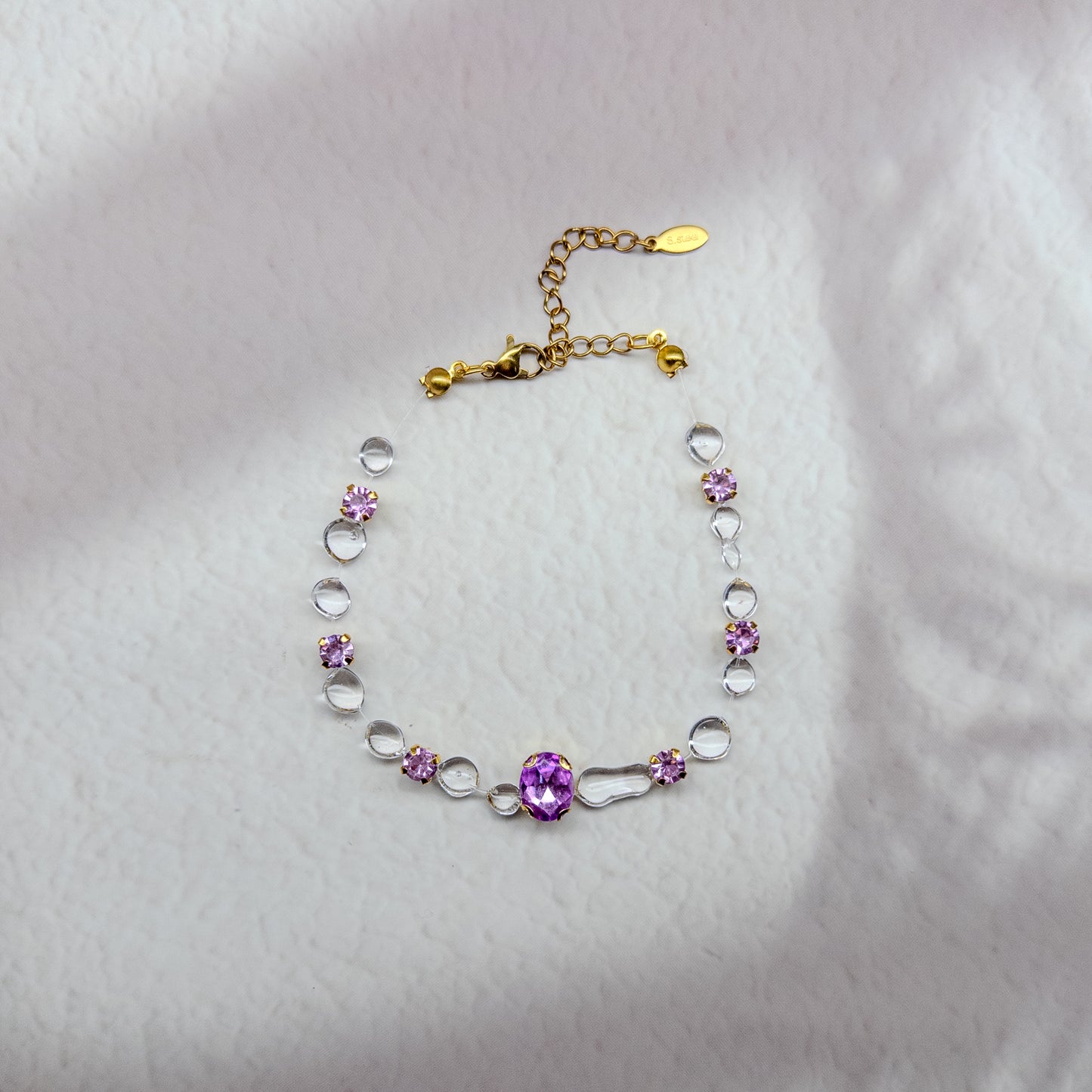 Brățară Gemastone mov handmade din rășină, decorată cu pietre decorative în formă de diamant, non-prețioase, colecția Gemastone
