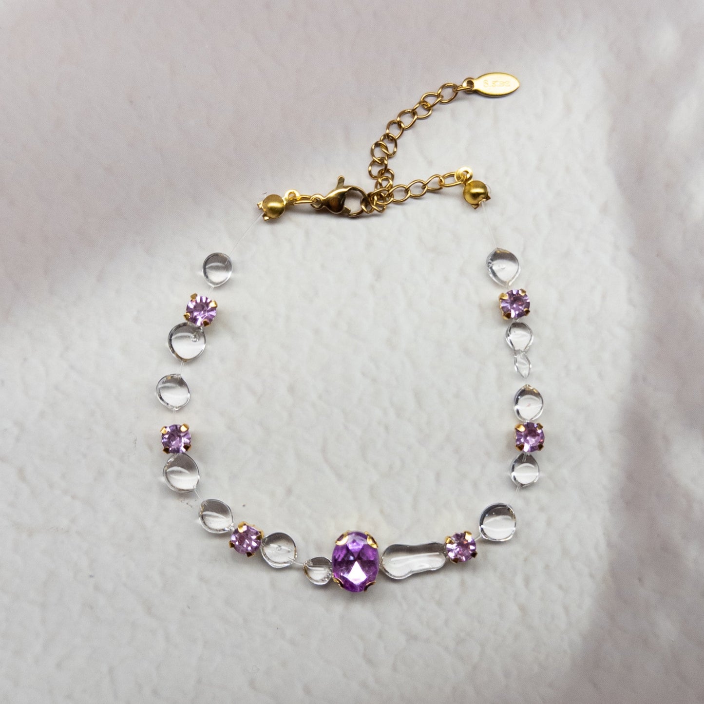 Brățară Gemastone mov handmade din rășină, decorată cu pietre decorative în formă de diamant, non-prețioase, colecția Gemastone