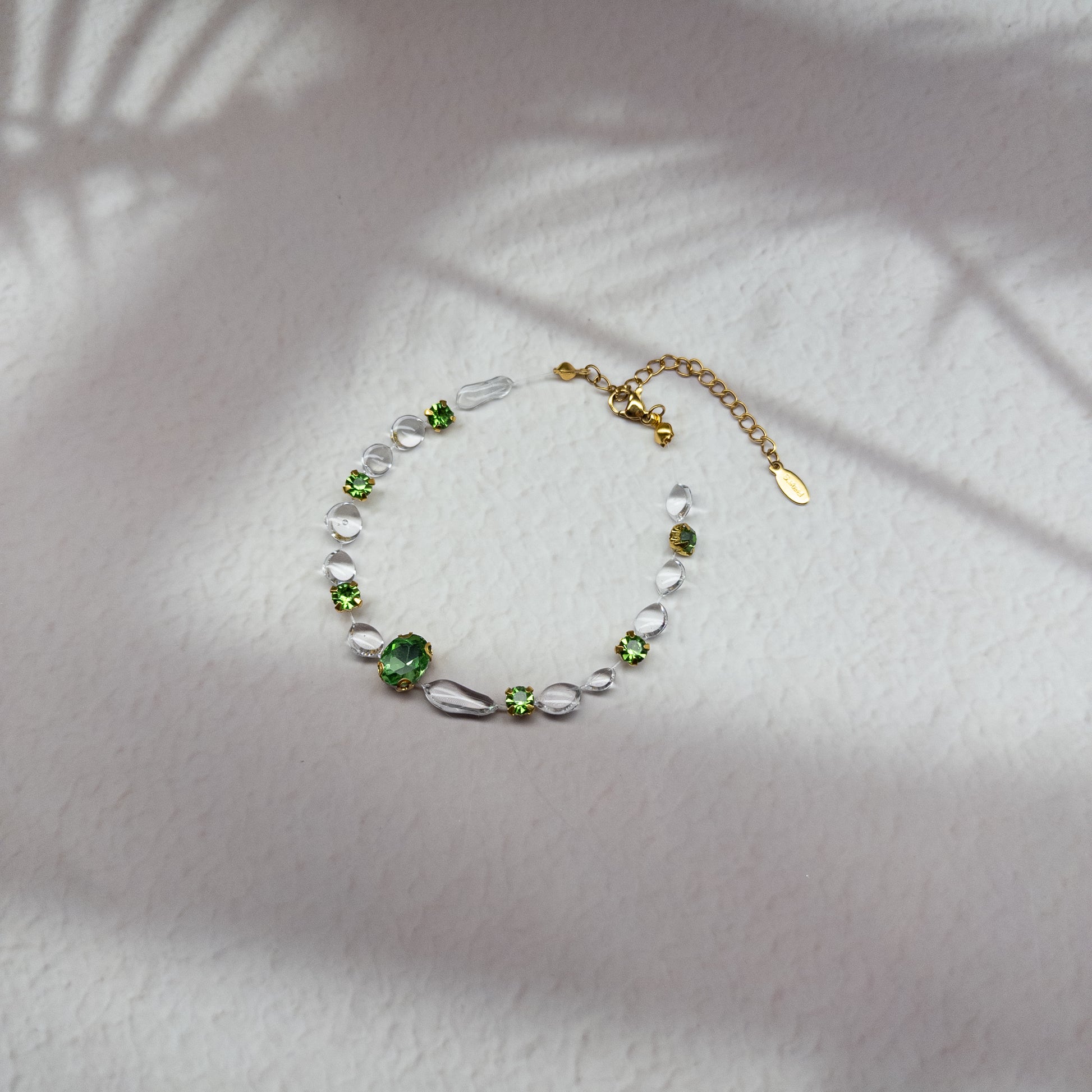 Brățară Gemastone verde handmade din rășină, accentuată cu pietre decorative în formă de diamant, non-prețioase, colecția Gemastone