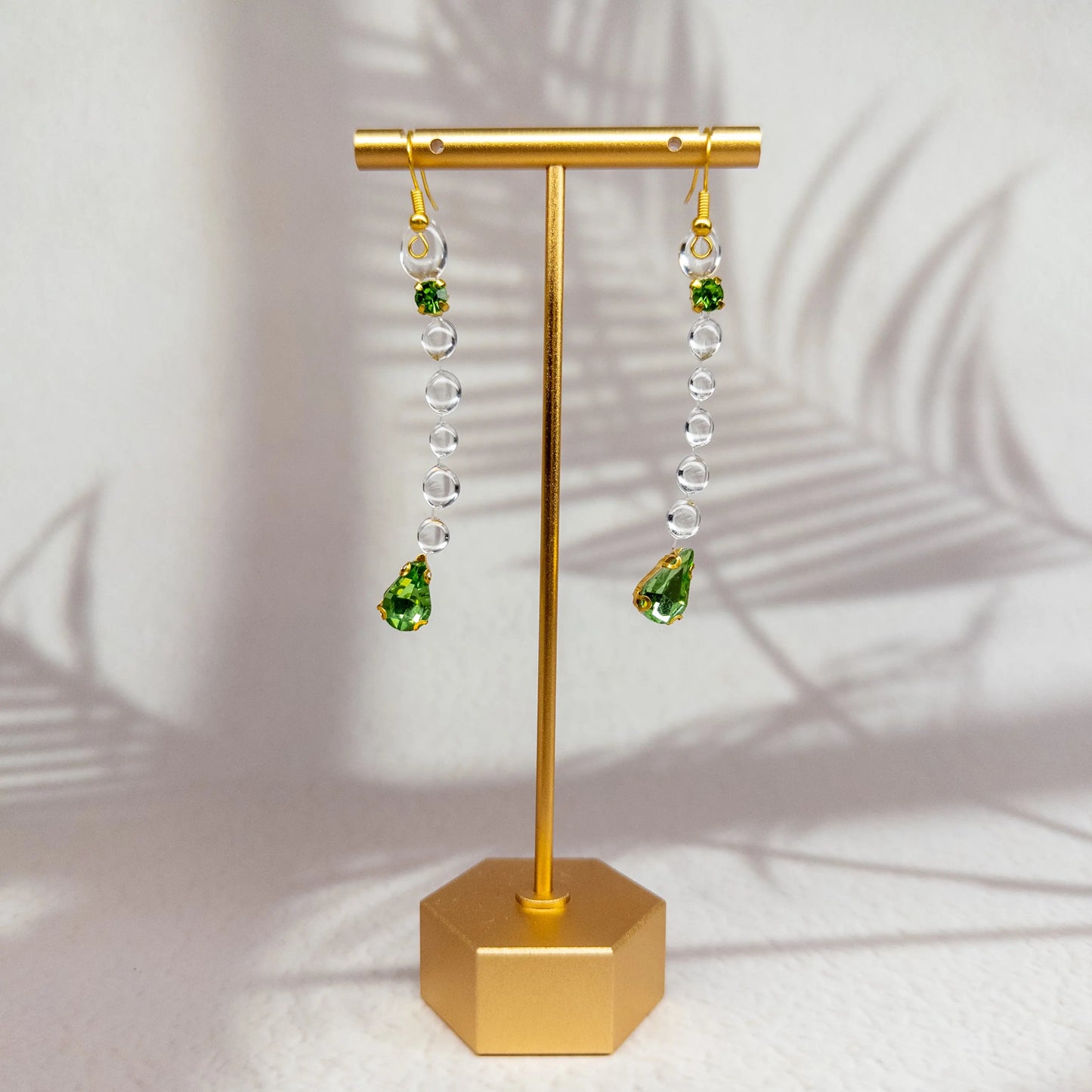 Cercei Gemastone verzi handmade din rășină, accentuați cu pietre decorative tip diamant, fără pietre prețioase, colecția Gemastone