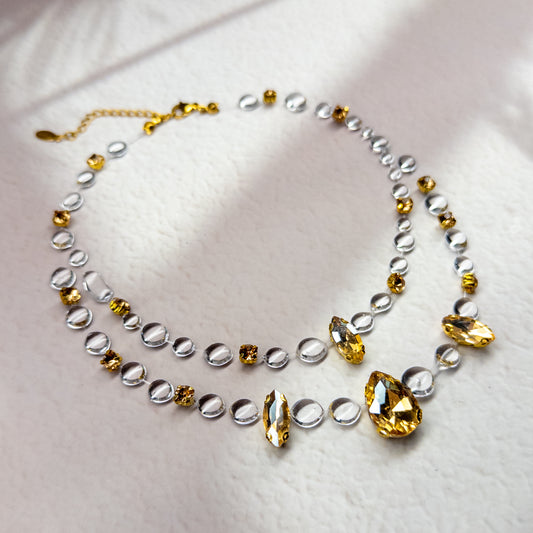 Colier Gemastone galben handmade din rășină, pandantiv decorat cu pietre în formă de diamant, non-prețioase, colecția Gemastone