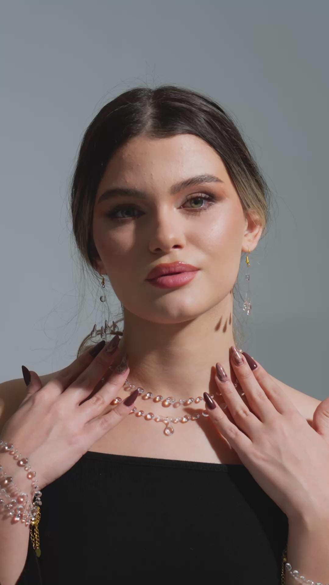 Încarcă clipul video: 